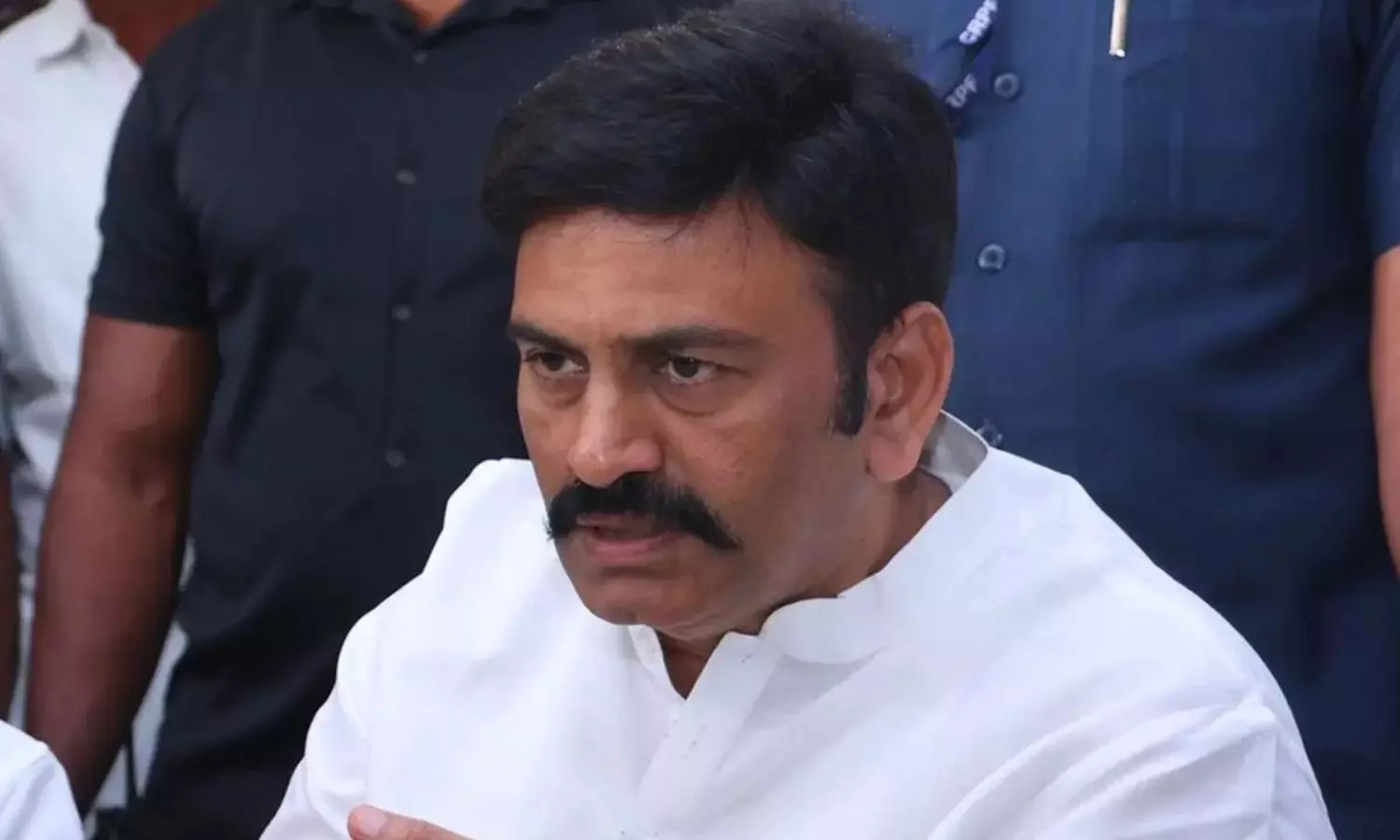 కలెక్టరేట్ ఆఫీస్...టీడీపీ జనసేనల మధ్య వార్ స్టార్ట్ ?