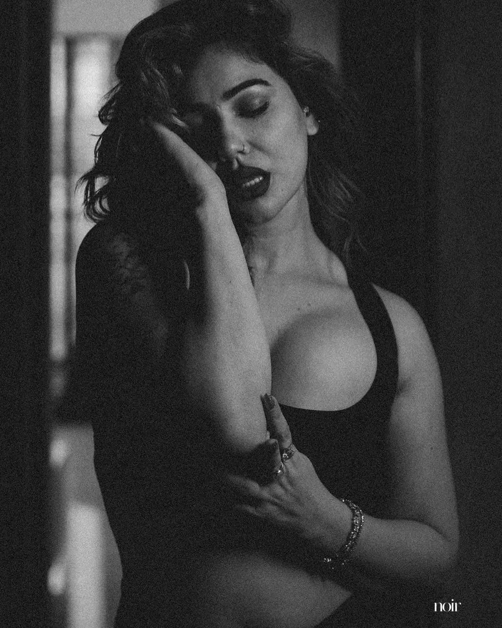 Kangna Sharma Beauty is in the Greys Kangna Sharma Beauty is in the Greys