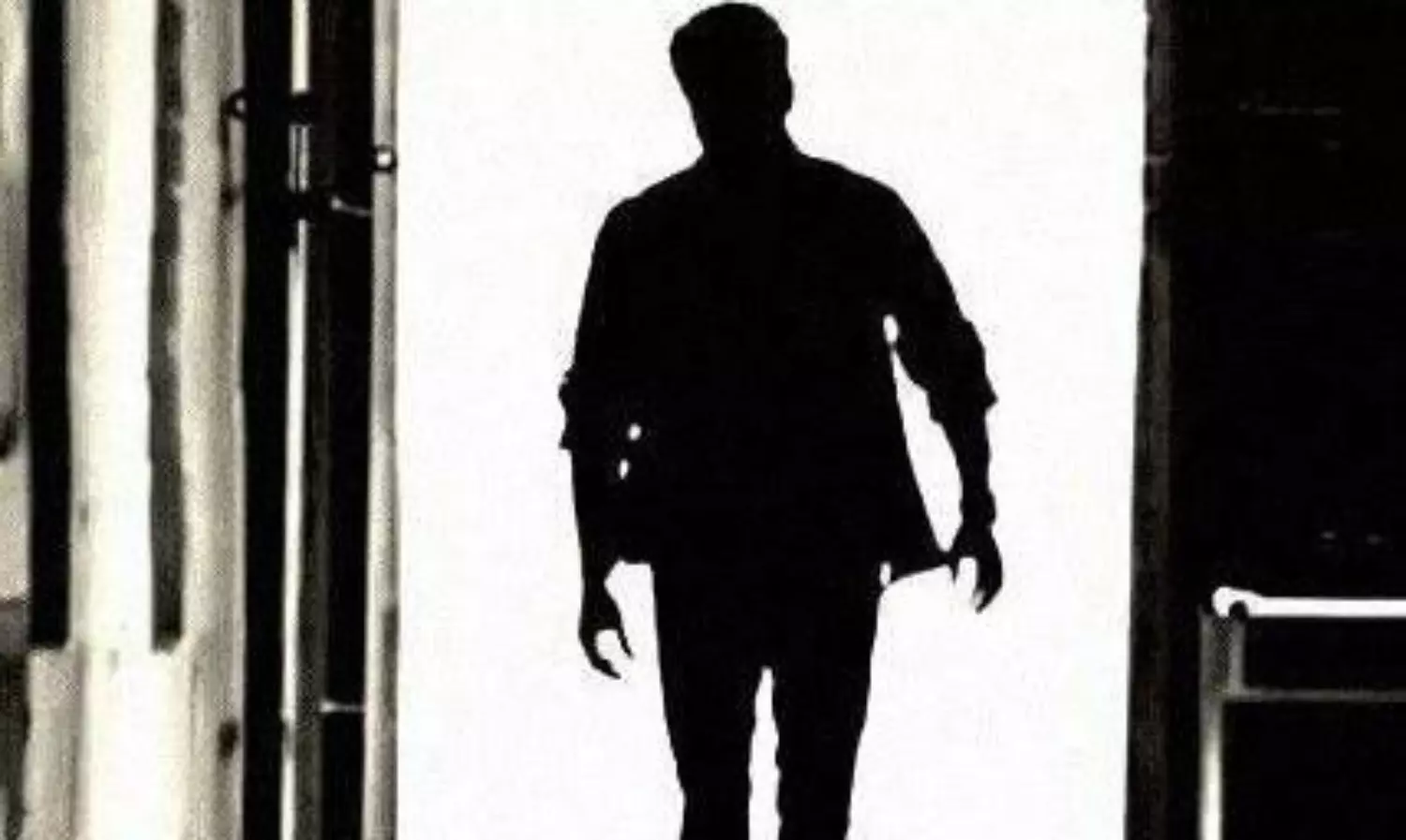 స్టార్ హీరోపై పొలిటీష‌న్ రాజ‌కీయమా!