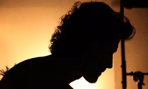 ప్రియురాలి నుంచి వ‌సూలు చేస్తున్న స్టార్ హీరో