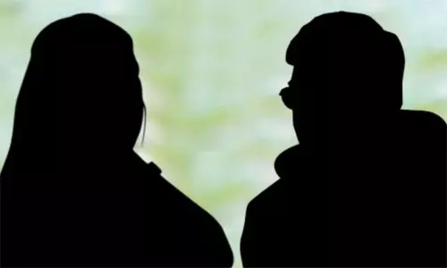 లోపాలున్న కార్‌కి ప్ర‌మోష‌న్.. స్టార్ హీరో హీరోయిన్‌పై FIR