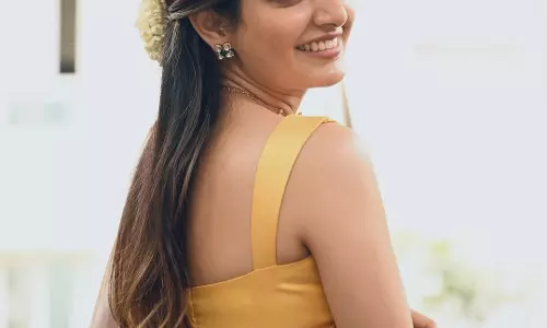 Ashika Gives Festive Vibes In A Saree