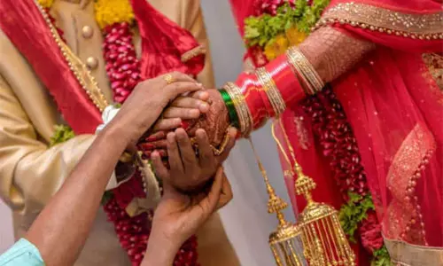 ఇకపై వధువులకు కానుకగా తుపాకులు, కత్తులు.. ఎక్కడో తెలిస్తే షాక్!