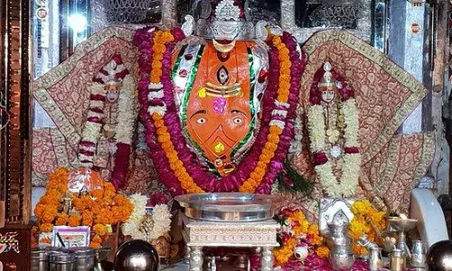 ఇద్దరు భార్యలతో కొలువైన గణపతి ఆలయం ఎక్కడంటే ?