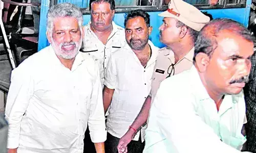 కోర్టులో ఏడ్చేసిన చెవిరెడ్డి..? నాటి ధైర్యం ఏమైపోయింది?