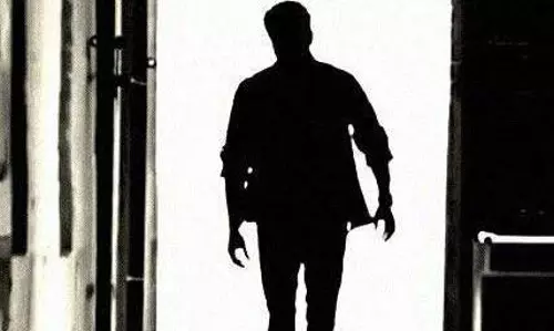 స్టార్ హీరోపై పొలిటీష‌న్ రాజ‌కీయమా!