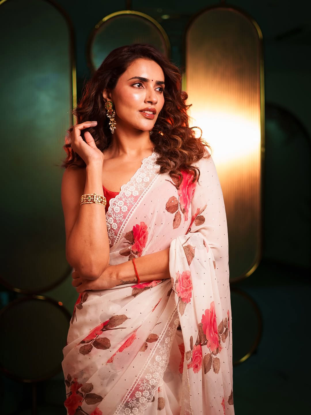 Akshara Gowda Elegant in a Floral Saree for Gowri-Ganesha Celebrations Akshara Gowda Elegant in a Floral Saree for Gowri-Ganesha Celebrations