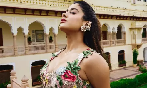 పిక్‌టాక్‌ : పచ్చదనంతో అందాల జాన్వీ పులకింపు