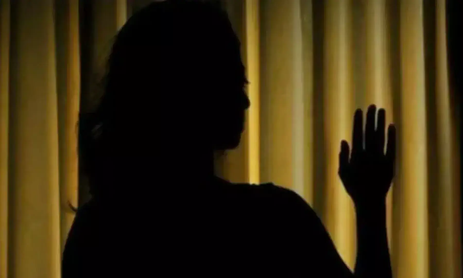 న‌టి కంపెనీ కాకి లెక్క‌లు.. మ‌రో స‌త్యం రామ‌లింగ‌రాజు క‌థ‌లా!