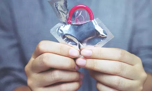 వర్షం చెప్పిన అసలు కథ: రోడ్డెక్కిన కండో*మ్‌లు.. ప్రజల్లో కలకలం!