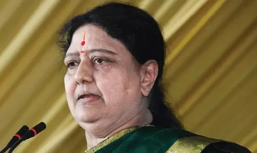 త‌మిళ‌నాట అమ్మ స్థానంలో ఆమె..ఎన్నిక‌ల ముందు రంగు మారుతున్న రాజ‌కీయం