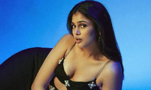 బ్లాక్ అవుట్ ఫిట్ లో చెమటలు పట్టించిన చిట్టి.. దాసోహం అంటున్న ఫ్యాన్స్!