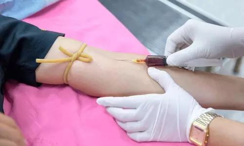 కిక్ కోసం ఏకంగా మహిళ రక్తం తీసిన యువకుడు.. క్రైమ్ స్టోరీని తలపిస్తూ!