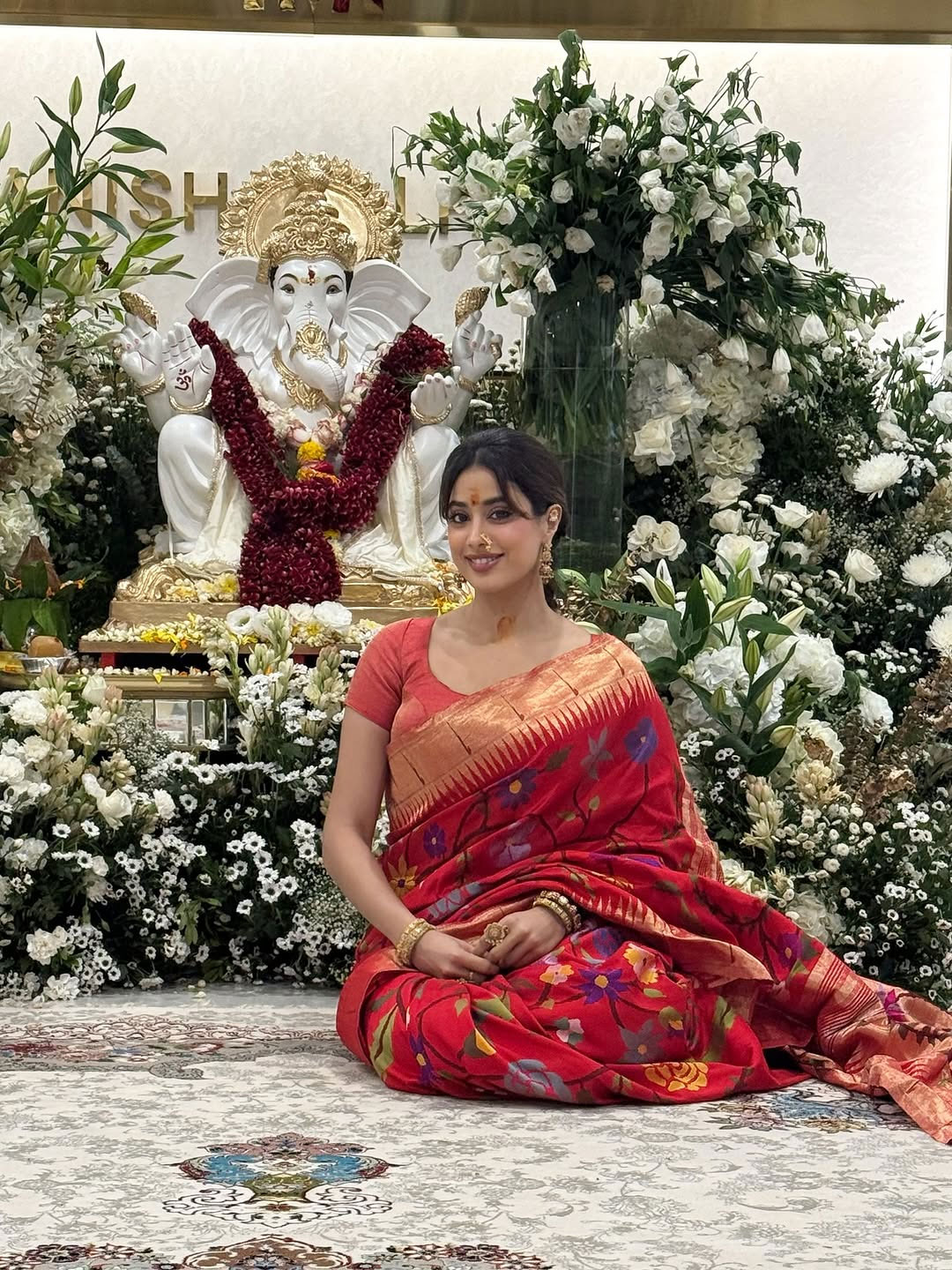 Janhvi Kapoor Shares Festive Moment as Param Sundari Wins Early Praise