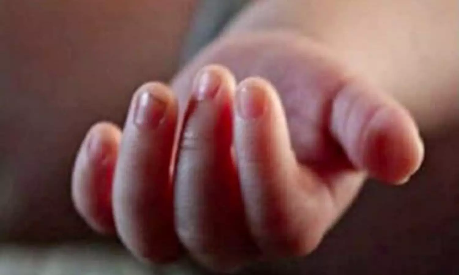 స్కూల్ వాష్ రూమ్ లోనే బిడ్డకు జన్మనిచ్చిన 9వ తరగతి విద్యార్థిని.. వారిపై కేస్ ఫైల్!