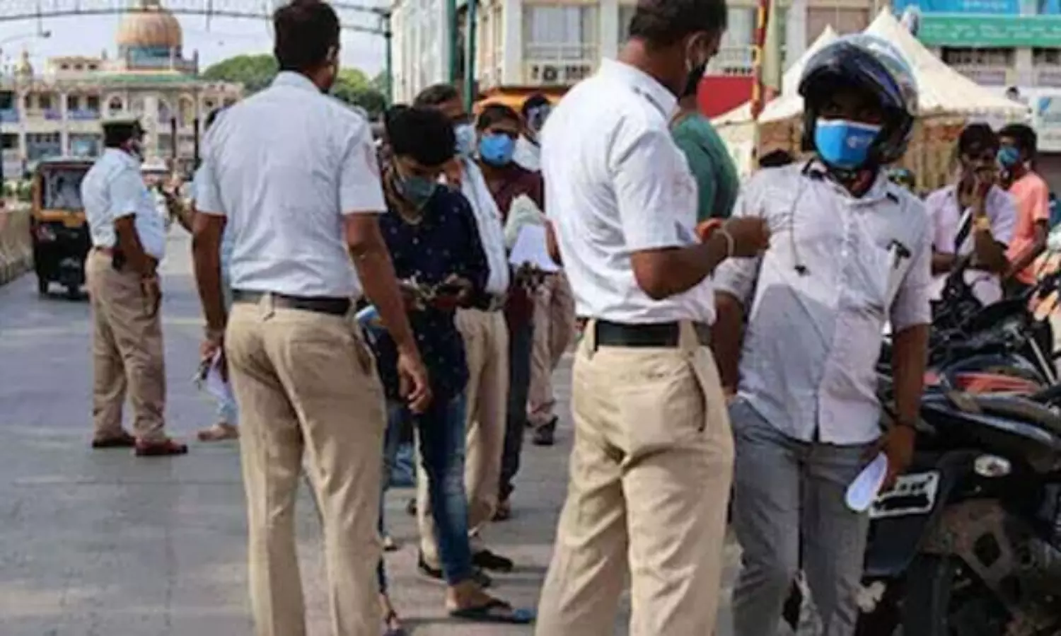 హైదరాబాద్ ట్రాఫిక్ పోలీసుల ఫ్లాన్ ను అమలు చేసిన బెంగళూరు