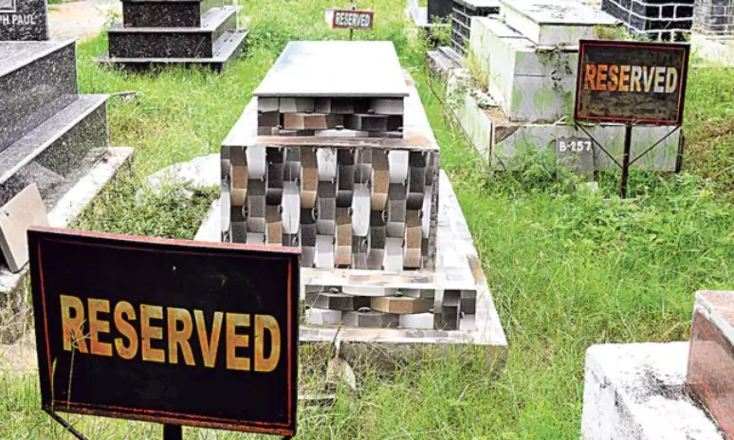 స్మశానంలో కూడా రిజర్వేషన్.. ఇదెక్కడి విడ్డూరం భయ్యా!