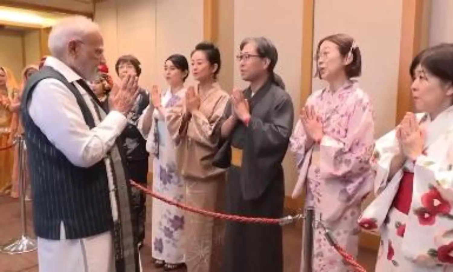 టోక్యోలో ప్రధాని మోదీకి స్వాగతంలో ట్విస్ట్.. వీడియో వైరల్