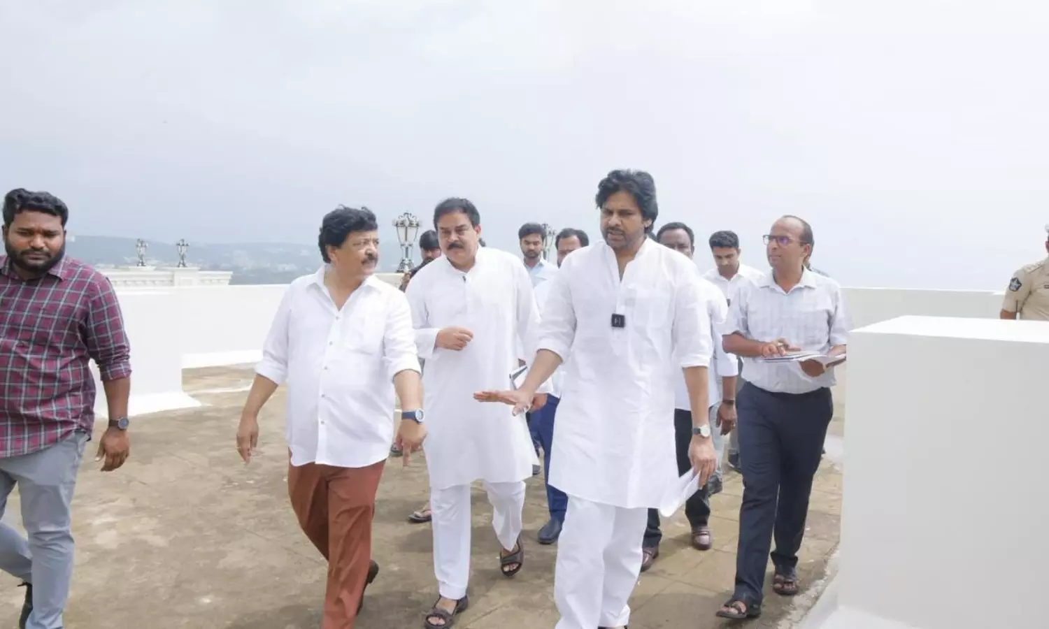 రుషికొండపై పవన్.. అప్పటికి.. ఇప్పటికి ఎంత తేడా?