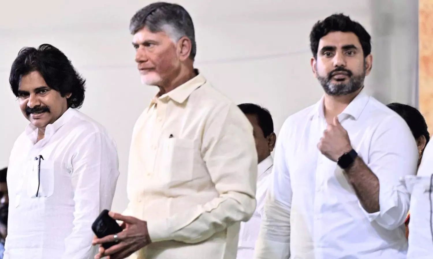 ఒకే రోజు.. ఒకే జిల్లాలో బాబు-పవన్-లోకేష్.. తేడా ఏంటంటే! ఒకే రోజు.. ఒకే జిల్లాలో బాబు-పవన్-లోకేష్.. తేడా ఏంటంటే!