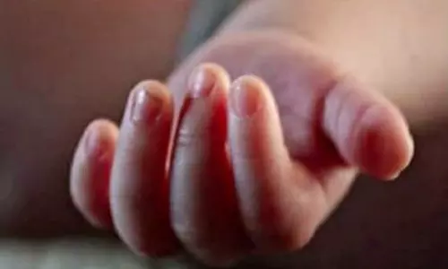 స్కూల్ వాష్ రూమ్ లోనే బిడ్డకు జన్మనిచ్చిన 9వ తరగతి విద్యార్థిని.. వారిపై కేస్ ఫైల్!