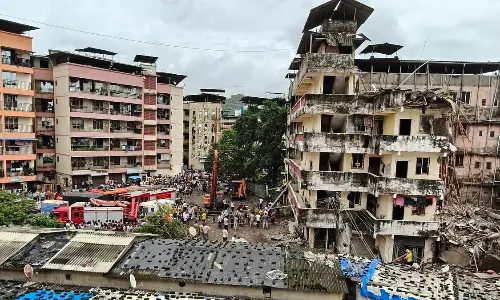 అర్థరాత్రి పుట్టినరోజు వేడుకలు.. వేడుకల వేళ కూలిన భవనం 17 మంది మృతి