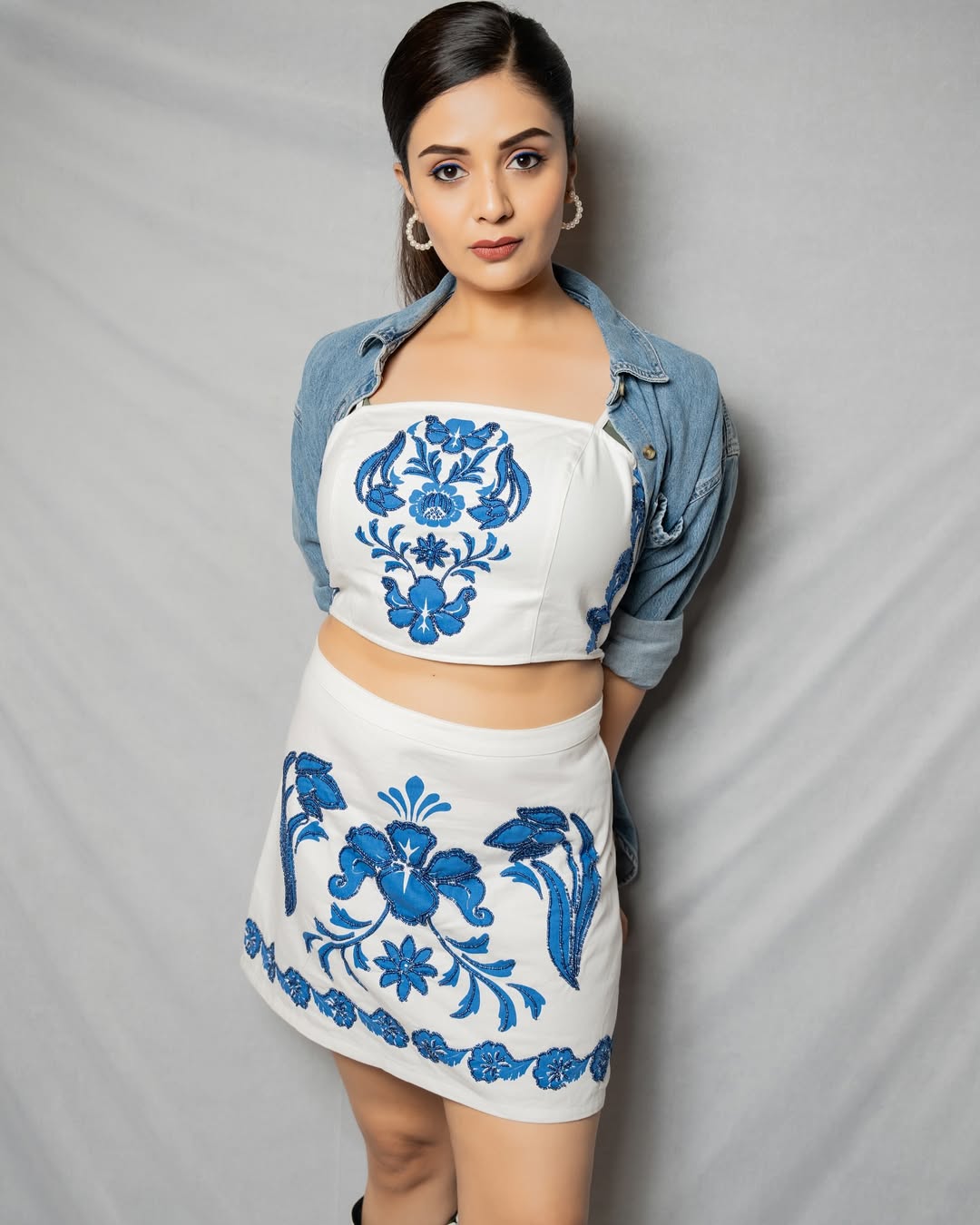 Sreemukhi Dazzles in Denim Jacket for Bigg Boss Agnipariksha