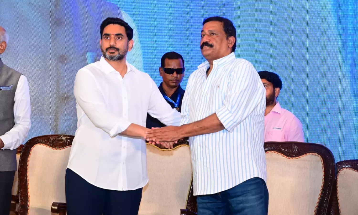 లోకేష్ వెంటే గంటా...మ్యాటరేంటో ? లోకేష్ వెంటే గంటా...మ్యాటరేంటో ?