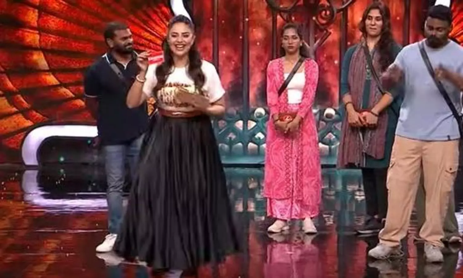 బిగ్ బాస్ అగ్నిపరీక్ష.. బాక్సులు బద్ధలు కొట్టేశారు..!