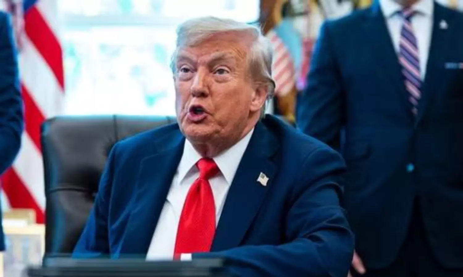 ట్రంప్ పై ముప్పేట దాడి.. అమెరికన్ మేధావులే తిడుతున్నారు