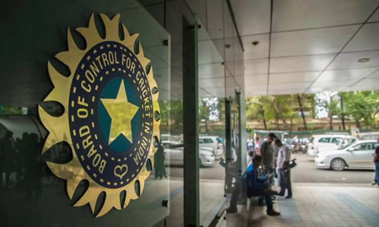 మెంటార్ ధోనీ.. అదే నిజమైతే బీసీసీఐకి మెంటల్ ఎక్కిందనుకోవాలి మెంటార్ ధోనీ.. అదే నిజమైతే బీసీసీఐకి మెంటల్ ఎక్కిందనుకోవాలి