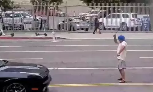 లాస్ ఏంజెల్స్ లో సిక్కు వ్యక్తి వీరంగం.. కాల్చేసిన పోలీసులు