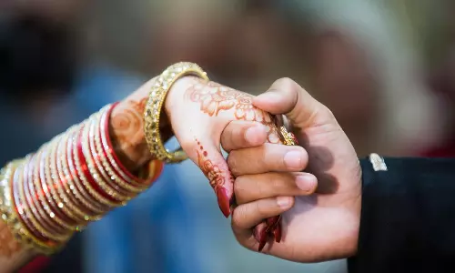 ప్రియుడు కోసం వెళ్లి మరో వ్యక్తితో పెళ్లి.. ఊహించని ట్విస్ట్ ఇచ్చిన తండ్రి!