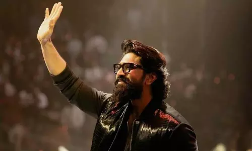 ఆల్ట్రా స్టైలిష్ స్టార్ గా చర‌ణ్‌!