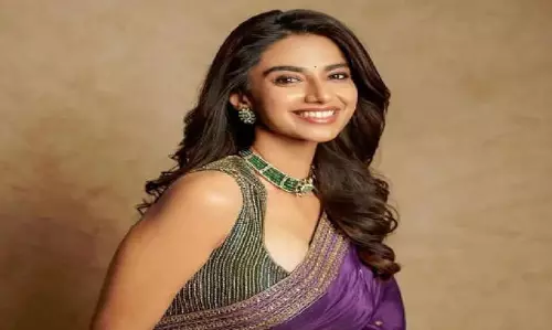 మీనాక్షి జోరు జీరోకి ద‌గ్గ‌ర‌లో!