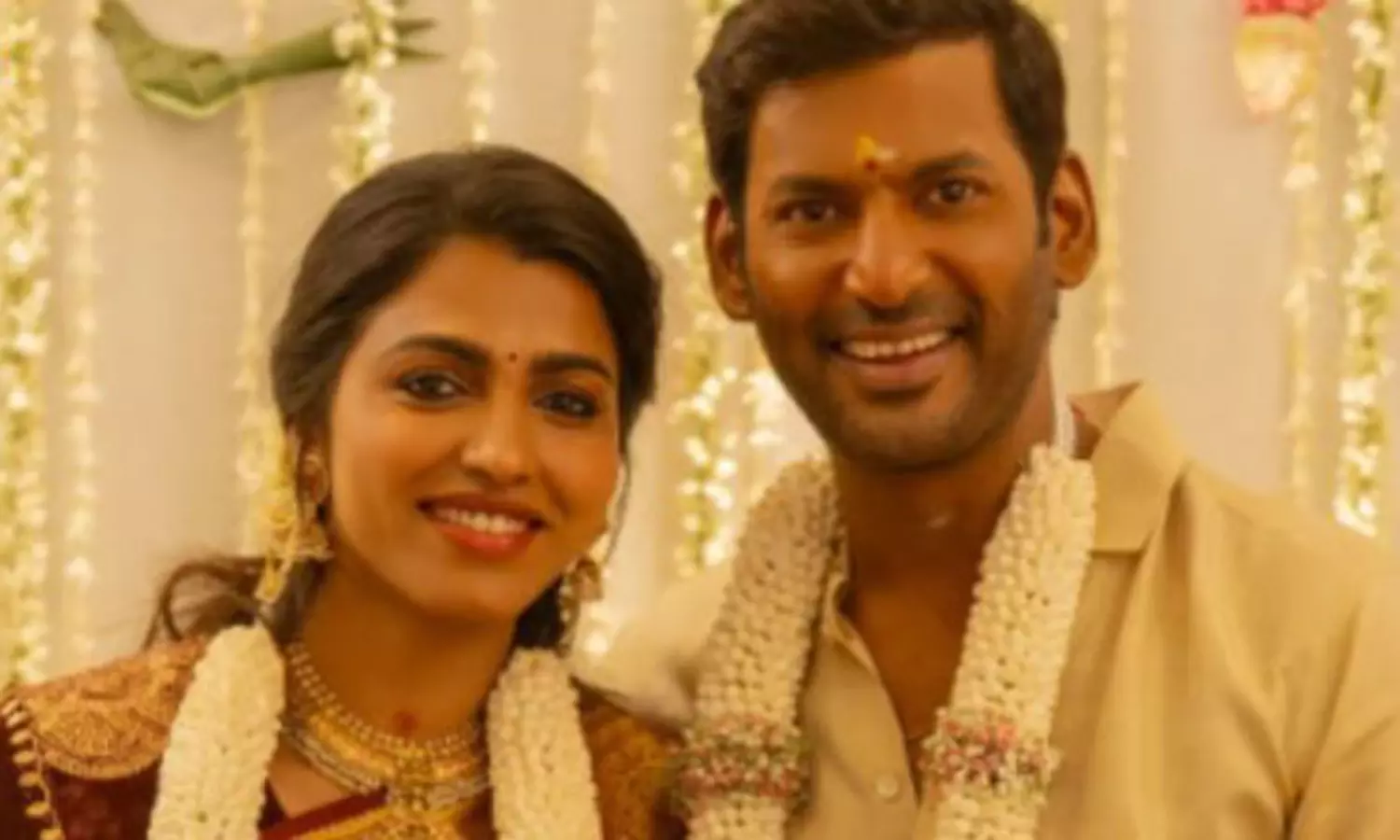 విశాల్-సాయిధన్షికను కలిపిందా బిల్డింగ్! విశాల్-సాయిధన్షికను కలిపిందా బిల్డింగ్!