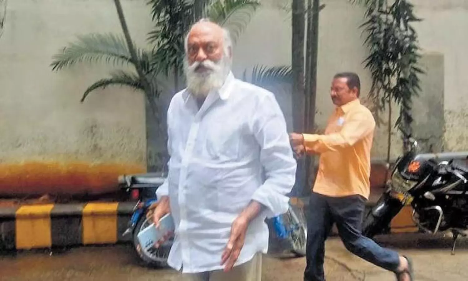 తాడిప‌త్రిలో రాళ్ల‌దాడి.. హైటెన్ష‌న్‌.. జేసీకి ఎస్పీ వార్నింగ్‌?