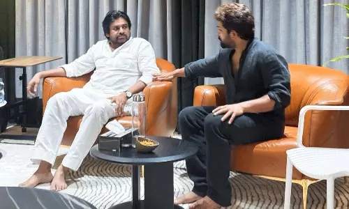 ప‌వ‌న్ మావ‌య్య‌తో బ‌న్ని మాటా మంతీ