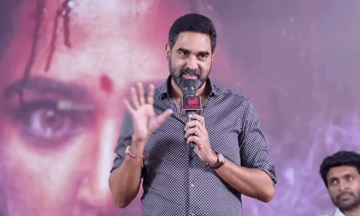 వీరమల్లు నుంచి క్రిష్ తప్పుకోవడానికి కారణం? వీరమల్లు నుంచి క్రిష్ తప్పుకోవడానికి కారణం?