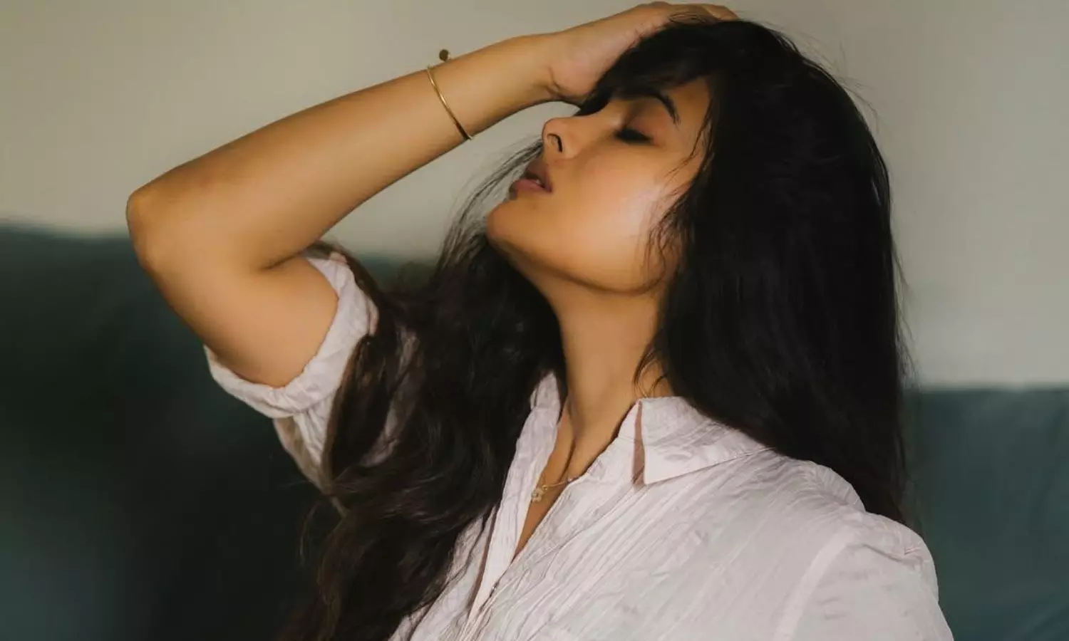 పిక్‌టాక్‌ : దివి థైస్‌ షో తో గుండె జారి గల్లంతు