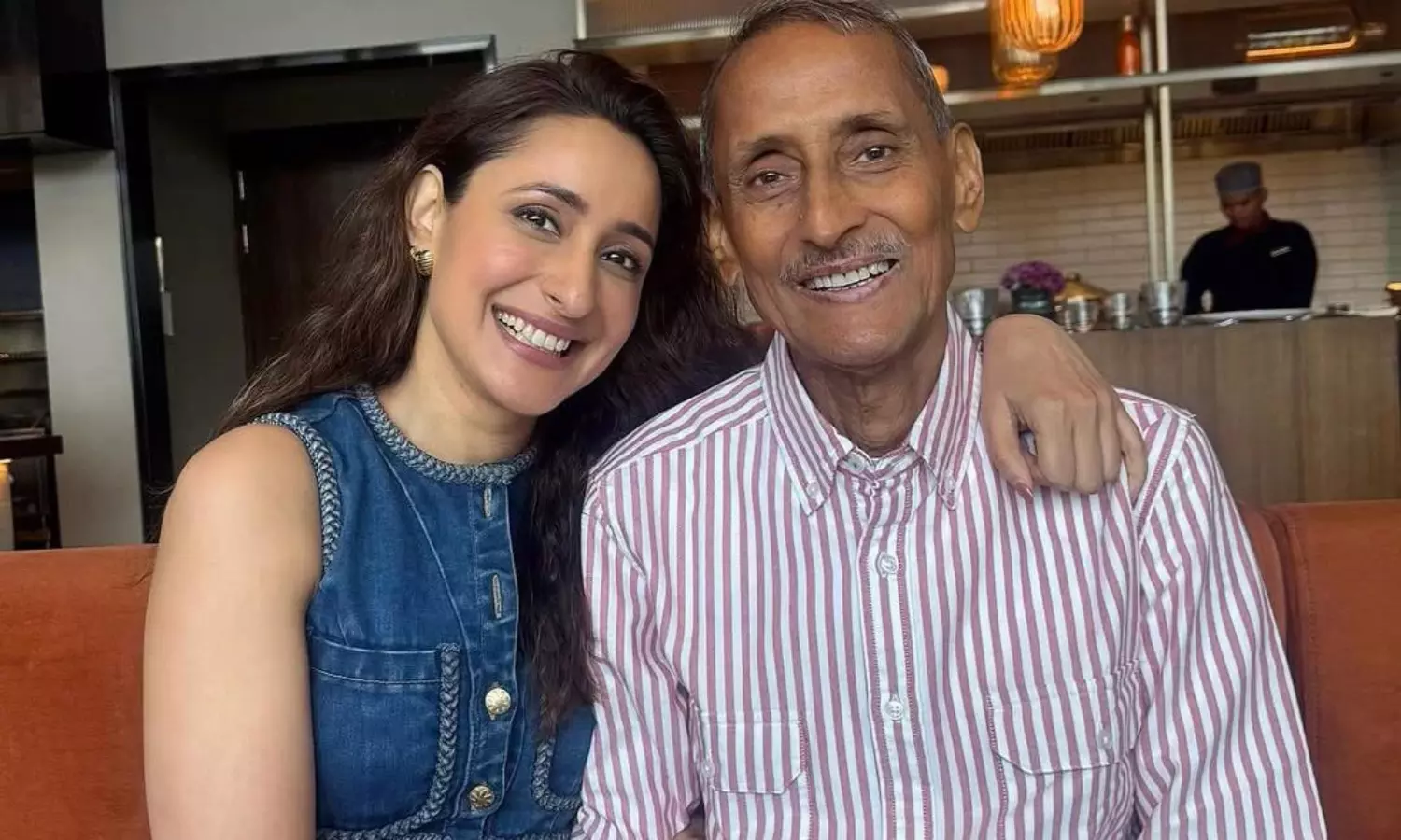 క్లిక్‌ క్లిక్‌ : బాలయ్య హీరోయిన్‌ ఫ్యామిలీని చూడండి