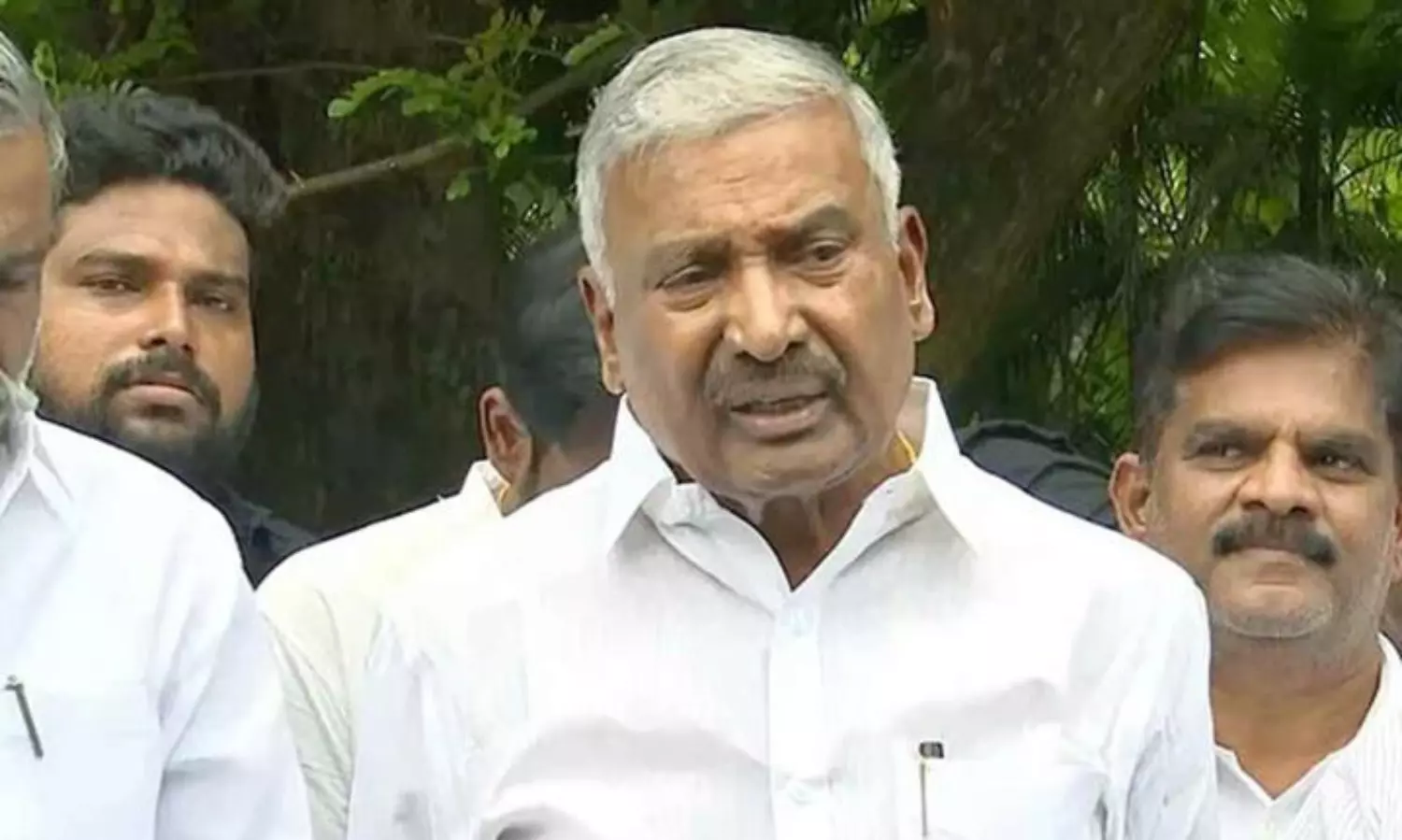 వైసీపీలో రచ్చ: పెద్దిరెడ్డి రాజకీయ సన్యాసం? వైసీపీలో రచ్చ: పెద్దిరెడ్డి రాజకీయ సన్యాసం?