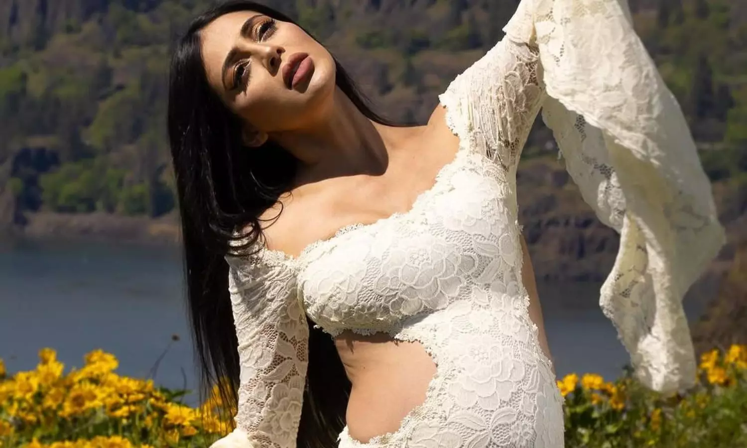 బేబి బంప్‌తో షాకిచ్చిన పార్వ‌తి మెల్ట‌న్