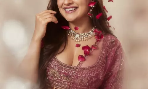 Avneet Kaur Knows How to Mix Comfort with Glam