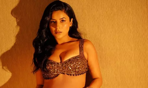 Shehnaaz Gill Slays in Golden Glam Ahead of Ikk Kudi Release!