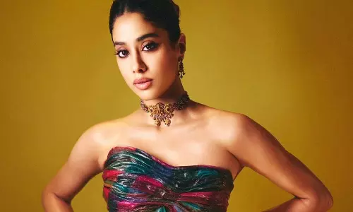 ప్రత్యేకంగా డిజైన్ చేసిన డ్రెస్ లో జాన్వీ.. అందానికే సరికొత్త నిర్వచనం!
