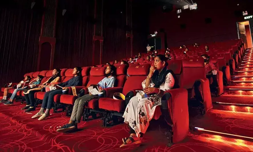 జనాలు థియేటర్లకు ఎందుకు రావట్లేదు.. కారణమిదేనా?