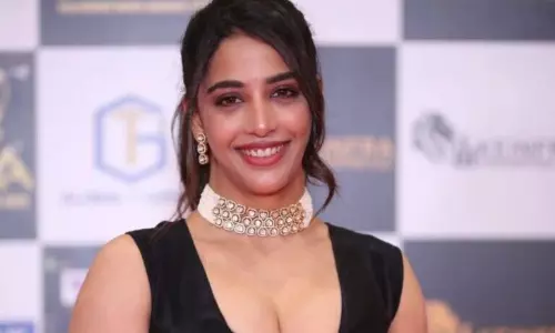 గామా -2025 వేడుకల్లో బ్లాక్ అవుట్ ఫిట్ లో గత్తర లేపిన దక్షా నాగర్కర్!