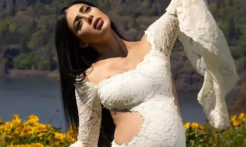 బేబి బంప్‌తో షాకిచ్చిన పార్వ‌తి మెల్ట‌న్