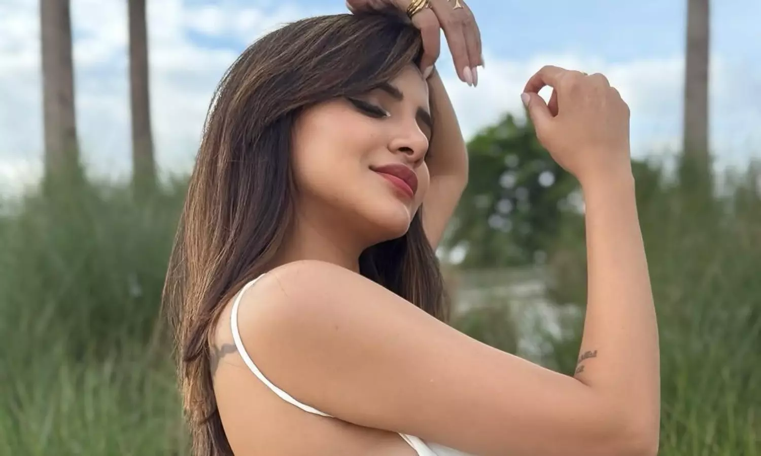 పిక్‌టాక్‌ : పవన్‌ బర్త్‌డే స్పెషల్‌గా అషు షో..!